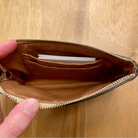 Coach Set Camera Bag & Wristlet!! NWT signature pattern with daisy accents! - Picture 14 of 15